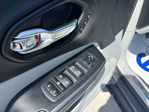 Used 2021 Jeep Cherokee Limited AWD/4WD image 14