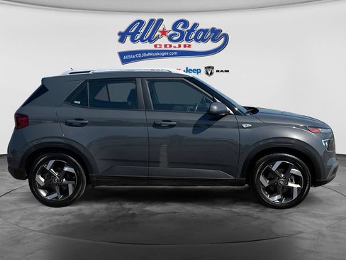 Used 2025 Hyundai Venue SEL FWD image 4