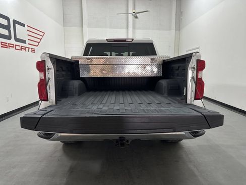 Used 2021 Chevrolet Silverado 1500 LTZ w/ LTZ Convenience Package II AWD/4WD image 15