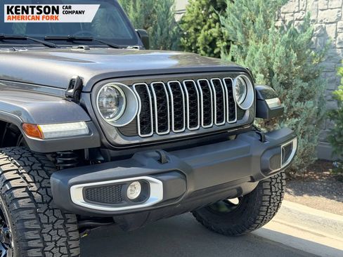 Used 2026 Jeep Wrangler Unlimited Sahara AWD/4WD image 12