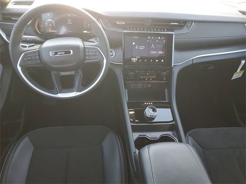 New 2025 Jeep Grand Cherokee L Altitude image 14