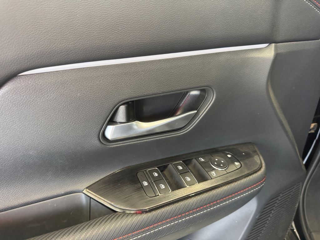 Used 2025 Nissan Kicks SR AWD/4WD image 12