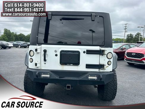Used 2016 Jeep Wrangler Unlimited Sport w/ Connectivity Group AWD/4WD image 4