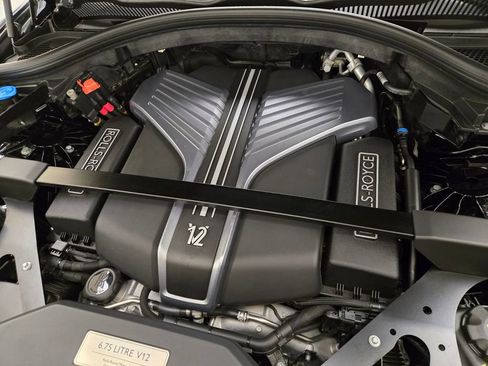 Certified 2025 Rolls-Royce Cullinan Black Badge AWD/4WD image 29