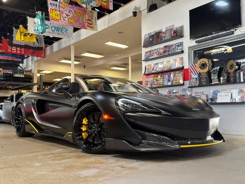 Used 2020 McLaren 600LT Spider RWD image 1