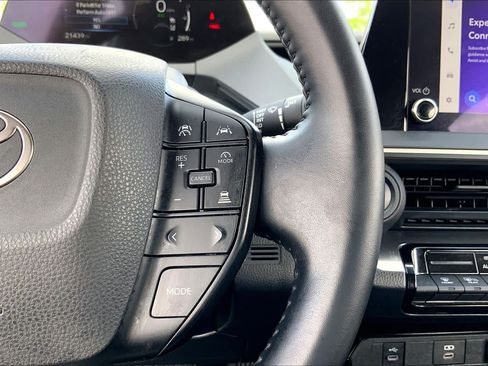 Used 2025 Toyota Prius LE FWD image 24