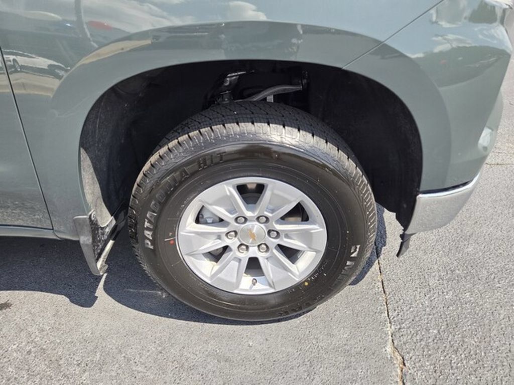 Used 2025 Chevrolet Silverado 1500 LT RWD image 7