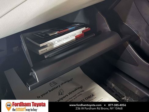 Used 2025 Toyota Corolla LE FWD image 31