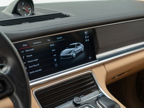 Certified 2023 Porsche Panamera Platinum Edition image 26