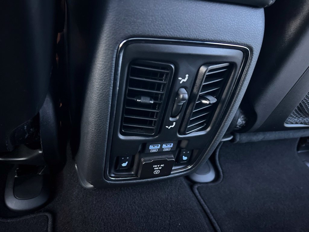 Used 2020 Jeep Grand Cherokee Overland AWD/4WD image 28