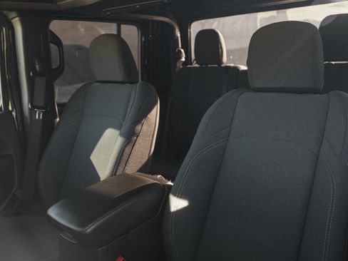 Used 2024 Jeep Gladiator Sport image 21