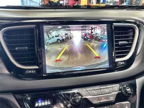 Used 2025 Chrysler Voyager LX image 20