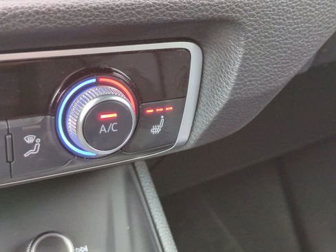 Used 2025 Audi Q3 2.0T Premium image 22