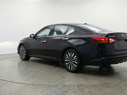 Used 2025 Nissan Altima 2.5 SV image 6