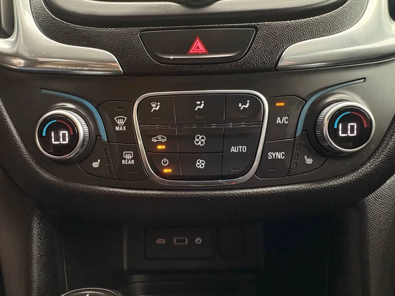 Used 2020 Chevrolet Equinox LT FWD image 18