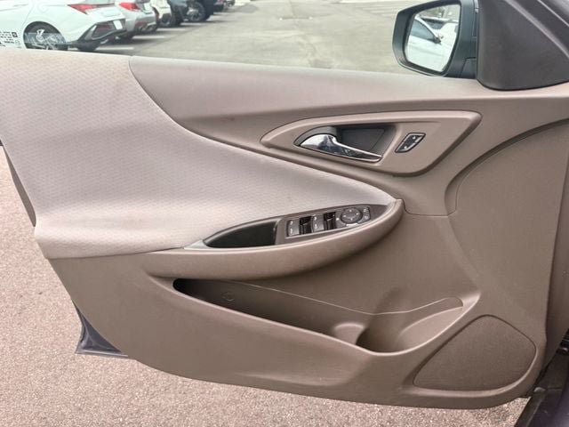 Used 2025 Chevrolet Malibu LT FWD image 7