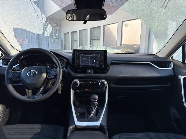 Used 2021 Toyota RAV4 LE FWD image 11
