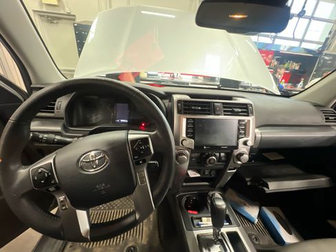 Used 2023 Toyota 4Runner SR5 AWD/4WD image 10