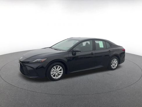 Used 2025 Toyota Camry LE image 8