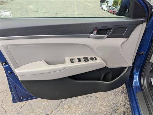 Used 2020 Hyundai Elantra SE FWD image 9