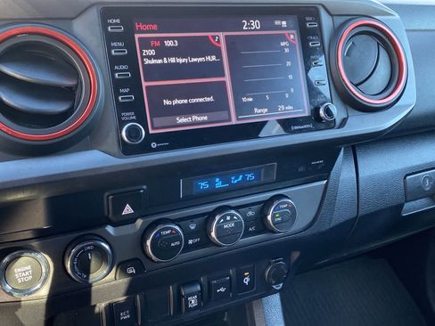 Used 2022 Toyota Tacoma TRD Sport image 32