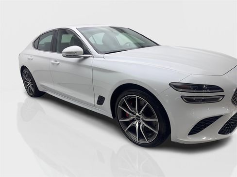 Used 2025 Genesis G70 2.5T image 12