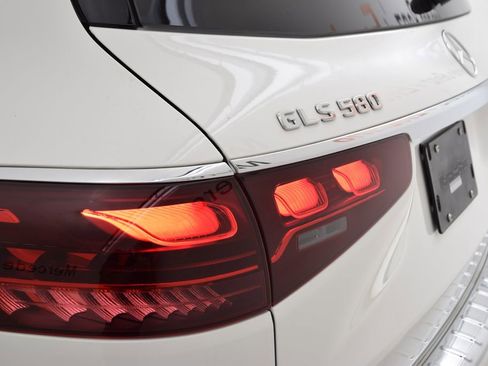 New 2025 Mercedes-Benz GLS 580 4MATIC image 12