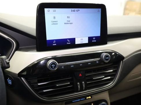 Used 2020 Ford Escape SE image 17