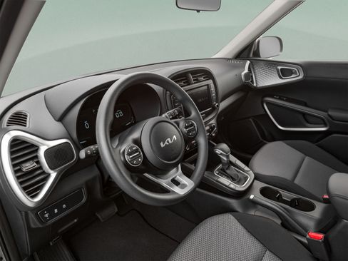 Used 2025 Kia Soul LX w/ LX Technology Package FWD image 36