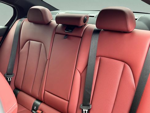 Used 2026 BMW 330i Sedan image 19