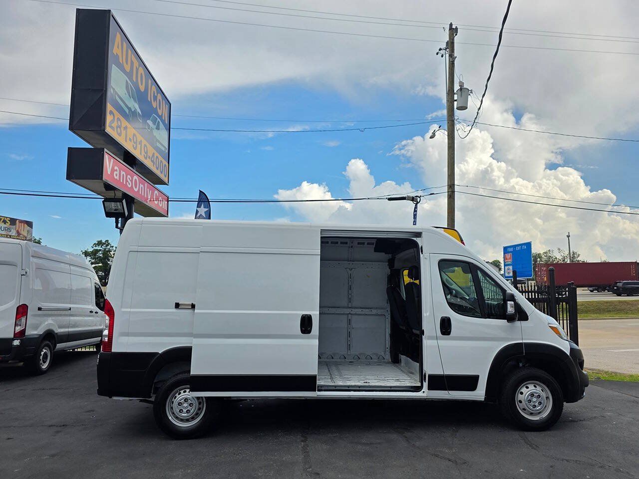 Used 2024 RAM ProMaster 2500 w/ Convenience Group FWD image 5