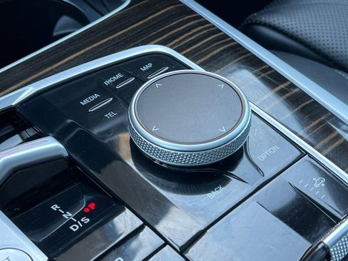 Used 2025 BMW X7 xDrive40i w/ Climate Comfort Package image 31