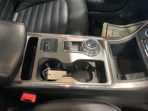 Used 2022 Ford Edge SEL w/ Convenience Package image 5