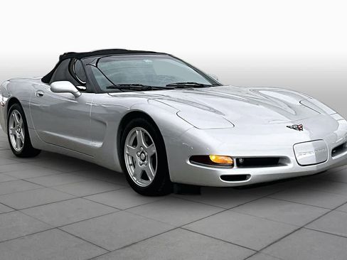 Used 1998 Chevrolet Corvette Convertible w/ Memory Pkg RWD image 2