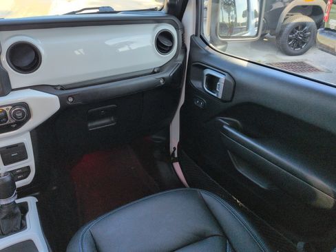 Used 2023 Jeep Gladiator Sport AWD/4WD image 16