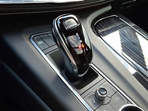 Used 2021 Cadillac Escalade ESV Sport w/ LPO, ONYX Package image 17