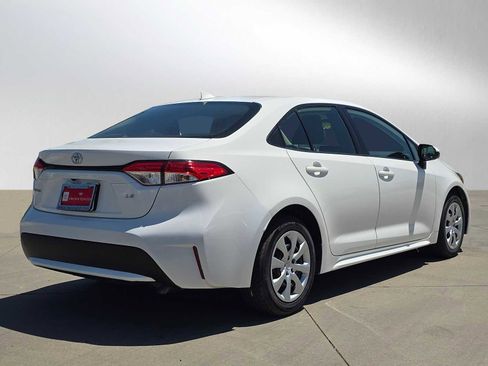 Used 2021 Toyota Corolla LE w/ Carpet Mat Package (TMS) FWD image 3