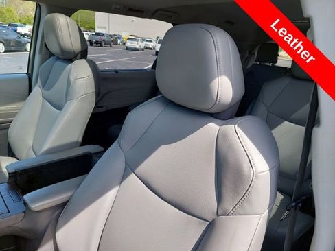 Used 2024 Toyota Sienna XLE w/ XLE Plus Package AWD/4WD image 6
