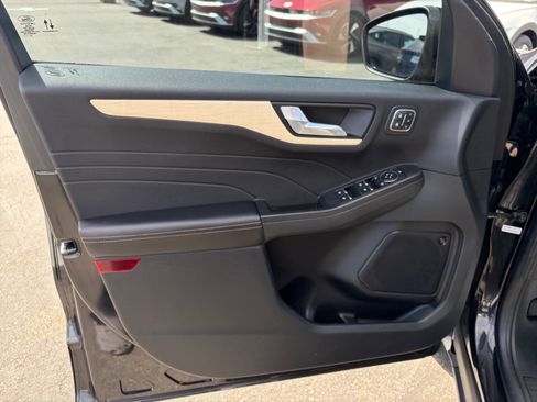 Used 2022 Ford Escape Titanium w/ Titanium Elite Package AWD/4WD image 14