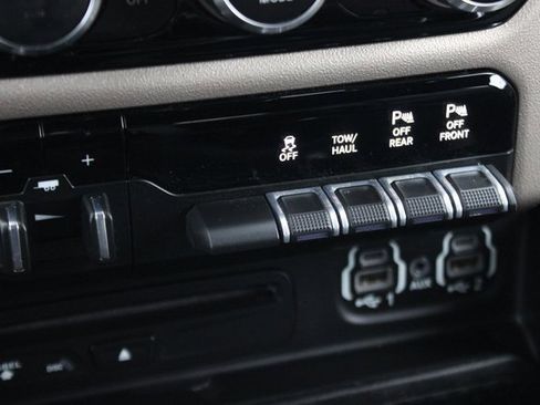 Used 2019 RAM 1500 Laramie w/ Sport Appearance Package image 10