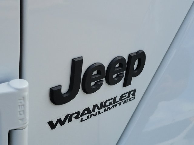 Used 2022 Jeep Wrangler Unlimited Sahara AWD/4WD image 16