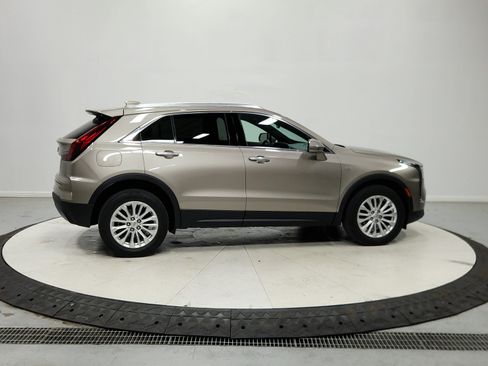 Used 2024 Cadillac XT4 Luxury w/ Cold Weather Package FWD image 13