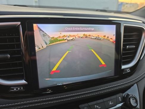 Used 2025 Chrysler Pacifica Limited FWD image 24