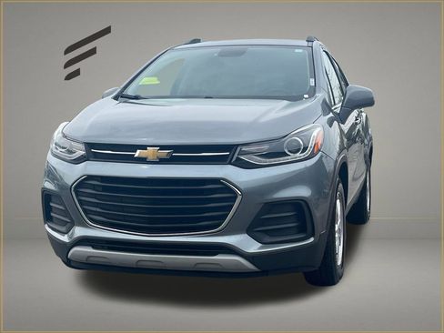 Used 2020 Chevrolet Trax LT w/ Driver Confidence Package FWD image 1