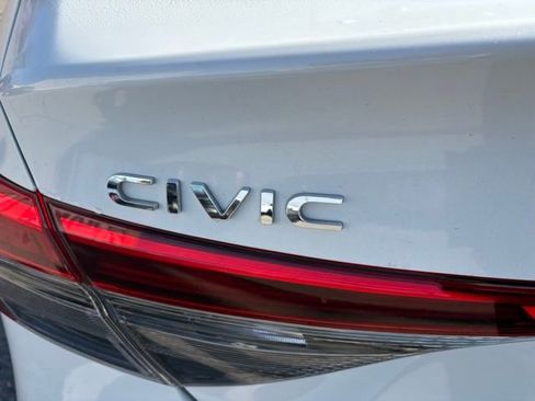 Used 2022 Honda Civic Touring image 10
