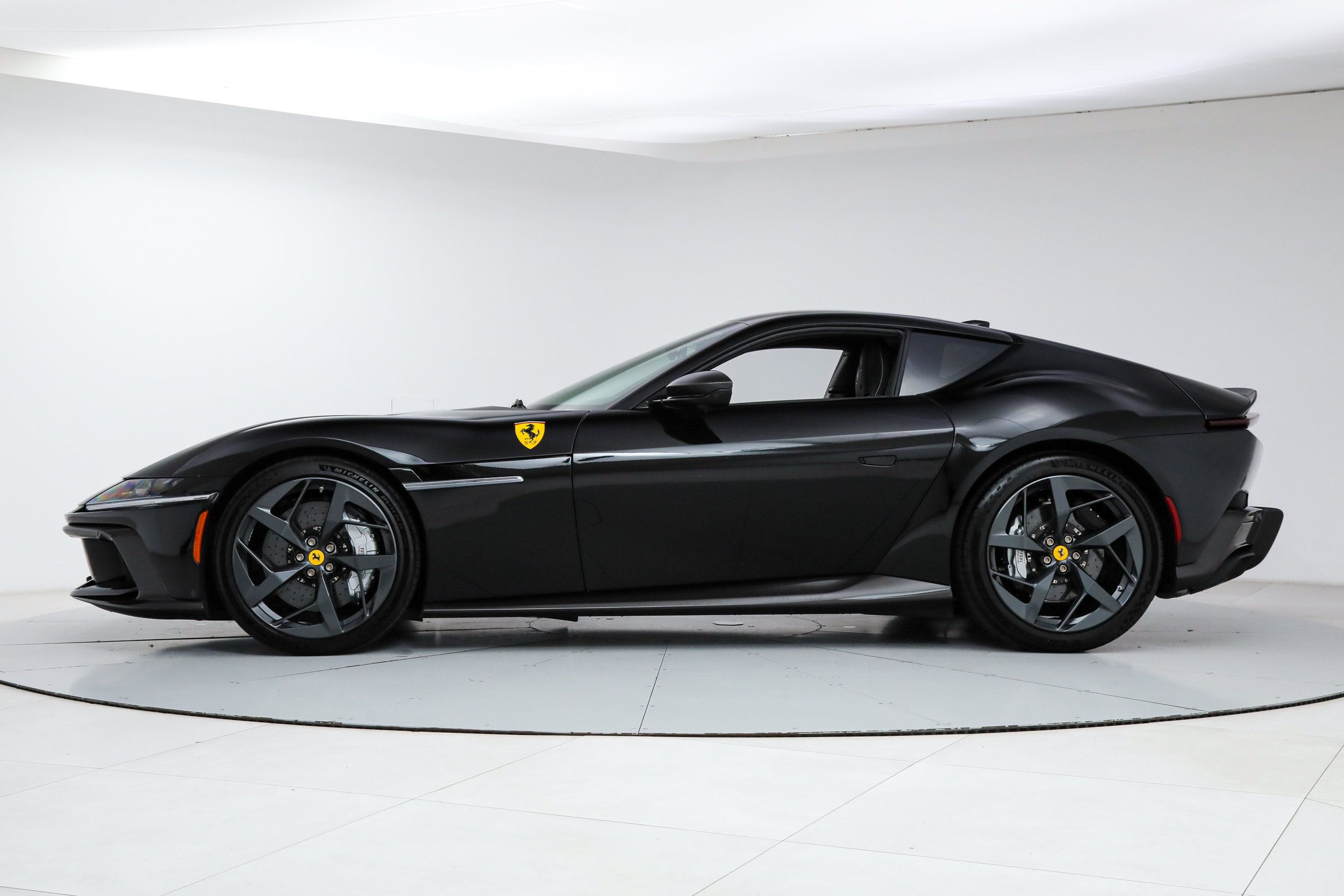 Certified 2025 Ferrari 12Cilindri RWD image 3