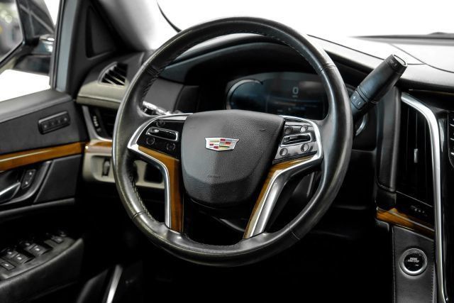 Used 2020 Cadillac Escalade 2WD image 23