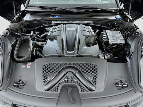 New 2026 Porsche Macan S AWD/4WD image 32