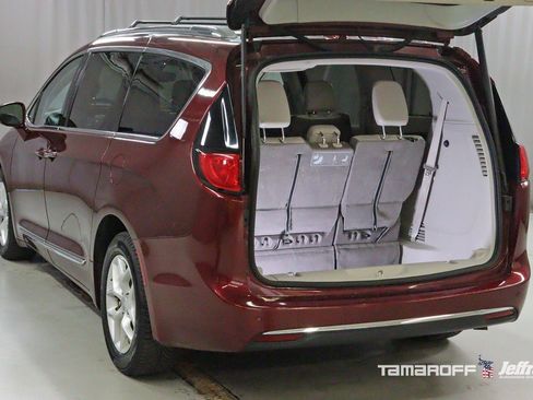 Used 2017 Chrysler Pacifica Touring-L Plus image 20