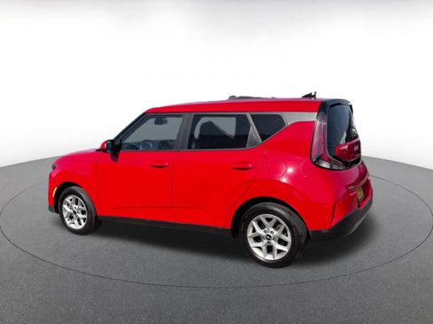 Used 2025 Kia Soul LX w/ LX Technology Package FWD image 10